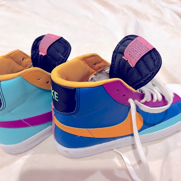 Colors go off on these Nikes - Picture 8 of 8